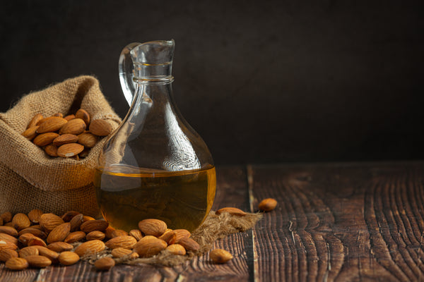 sweet almond oil.jpg__PID:76dc5c44-bf11-4234-bfd6-add6c8435d6f
